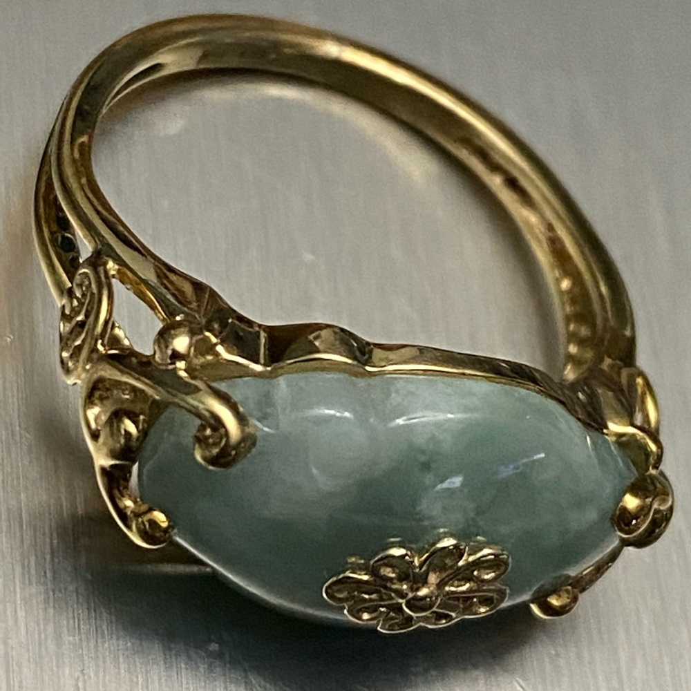 Jade ring. Vintage and very rare design